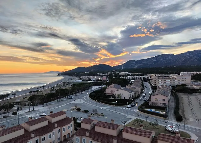 Apartamento Con Terraza, Vistas Playa Y Montana