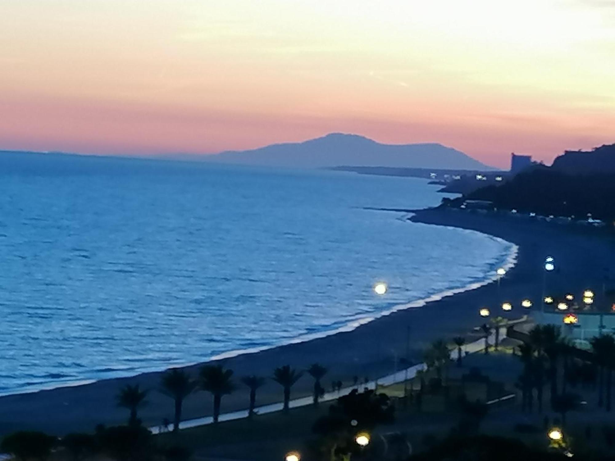 Con Terraza, Vistas Playa Y Montana Apartament L'Hospitalet de l'Infant