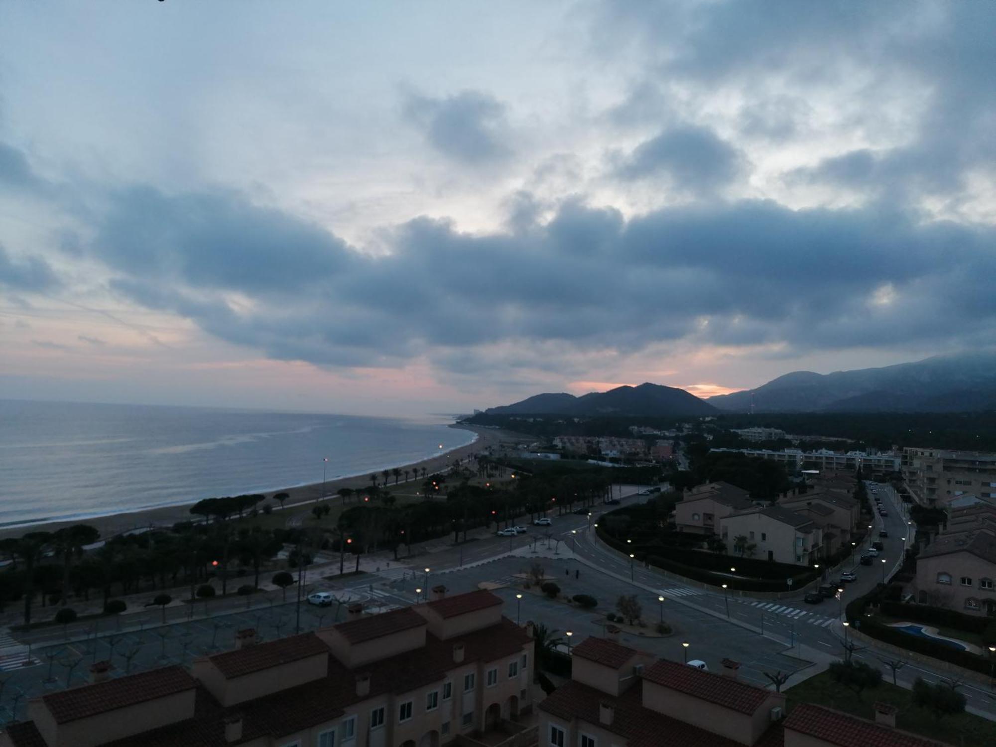 Con Terraza, Vistas Playa Y Montana Appartamento *