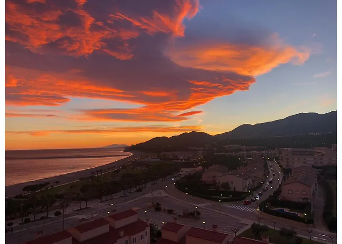 Apartamento Con Terraza, Vistas Playa Y Montana