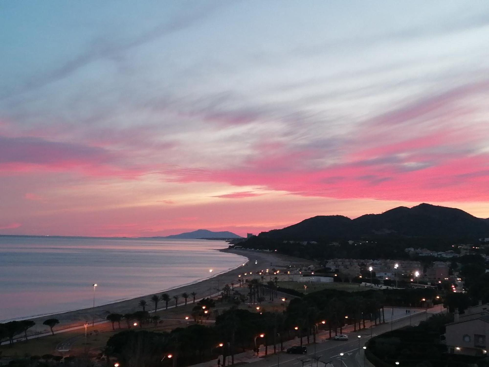 Con Terraza, Vistas Playa Y Montana Appartement
