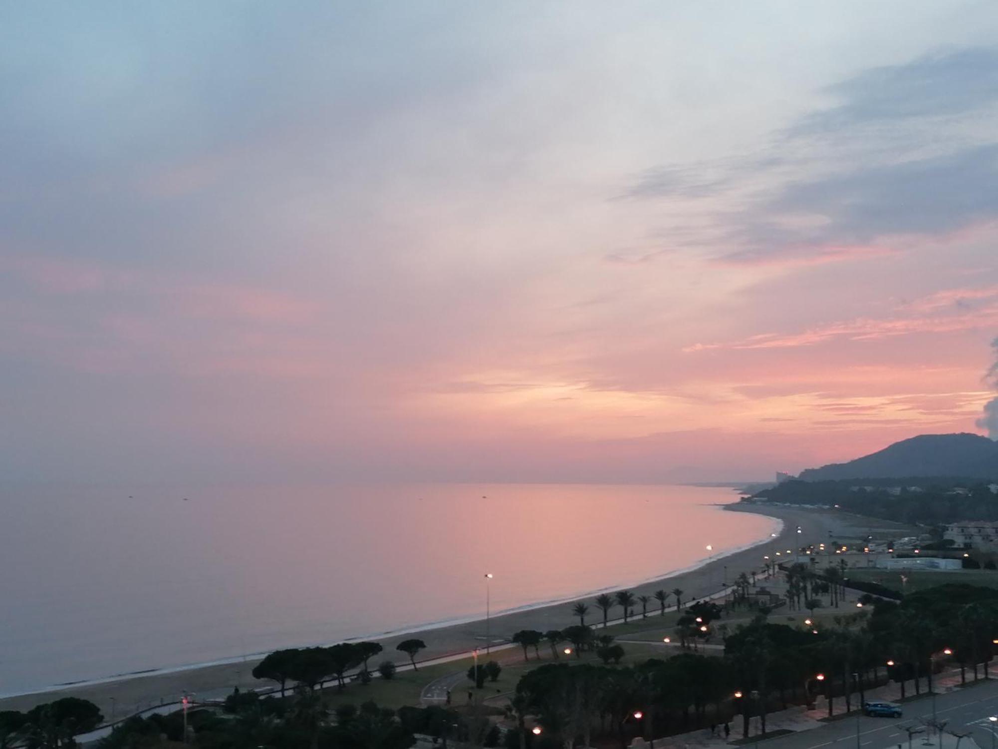 Con Terraza, Vistas Playa Y Montana Vandellòs i l’Hospitalet de l’Infant
