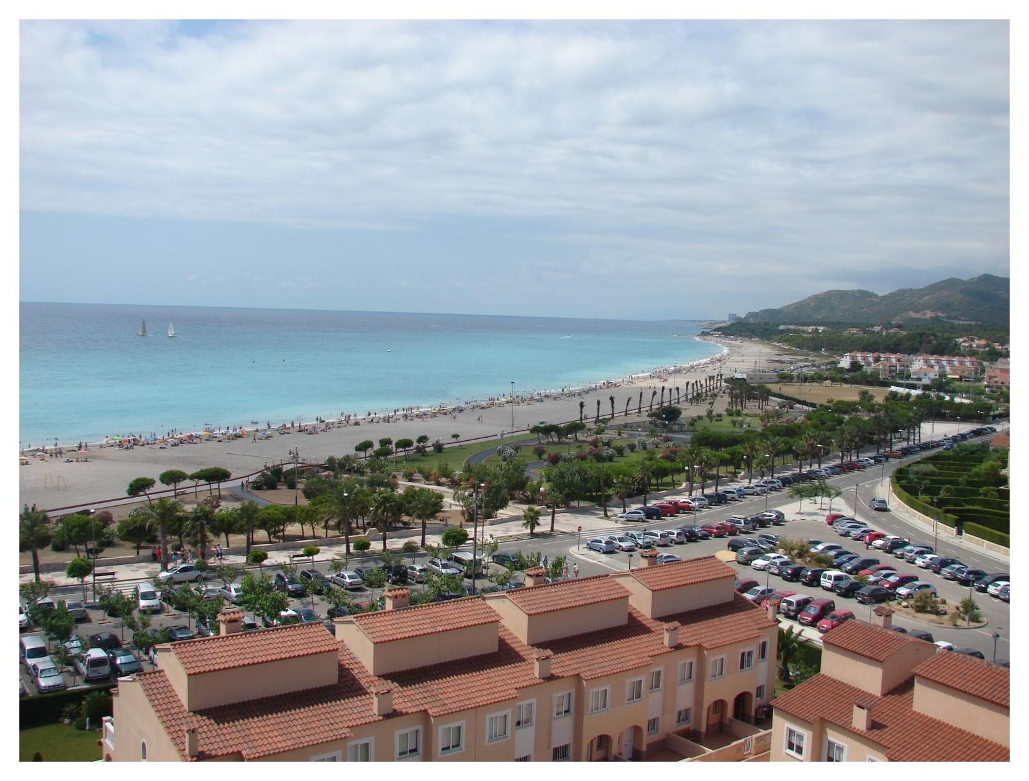 Con Terraza, Vistas Playa Y Montana Vandellòs i l’Hospitalet de l’Infant
