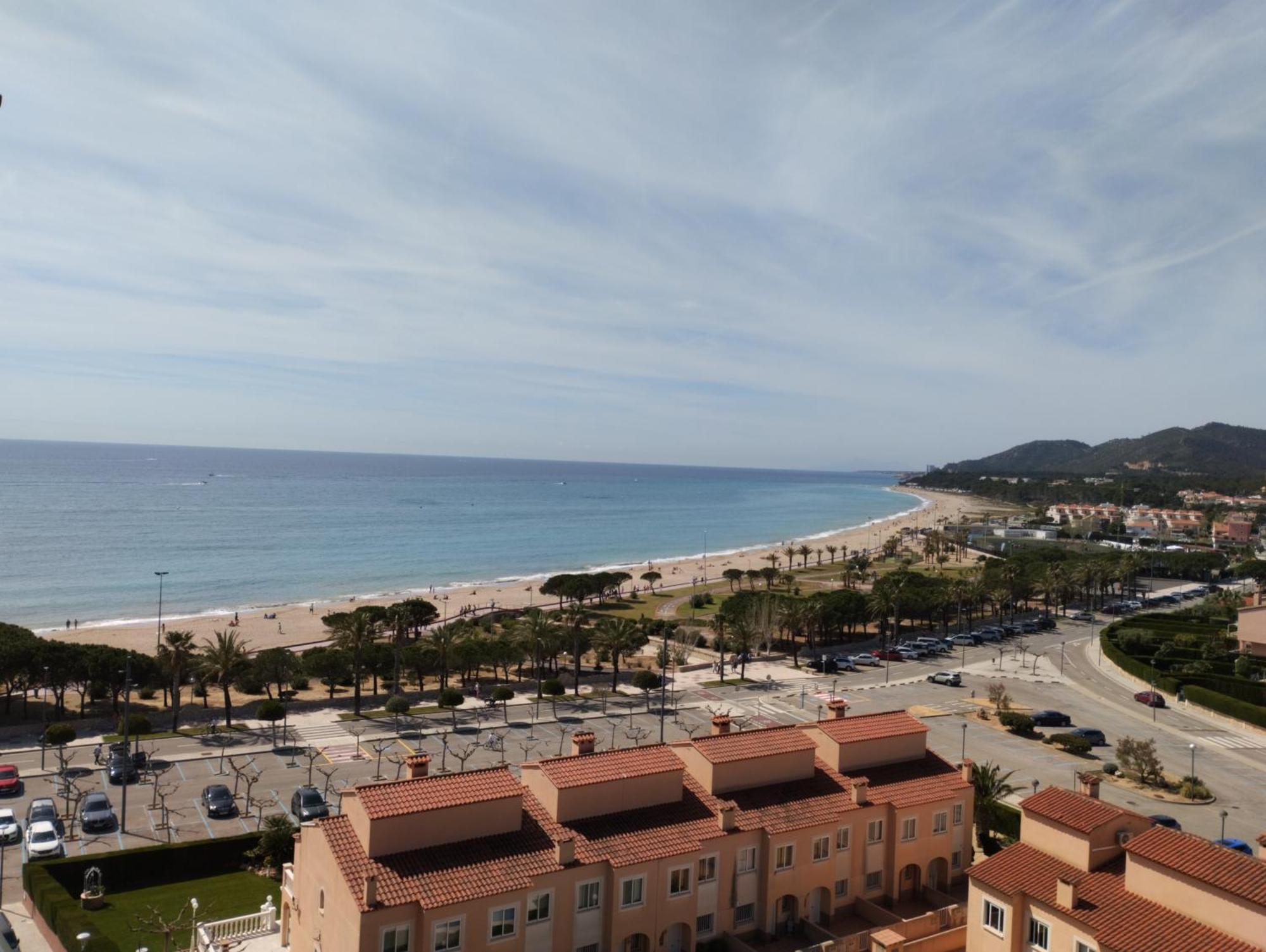 Con Terraza, Vistas Playa Y Montana Appartement Hospitalet De L'Infant