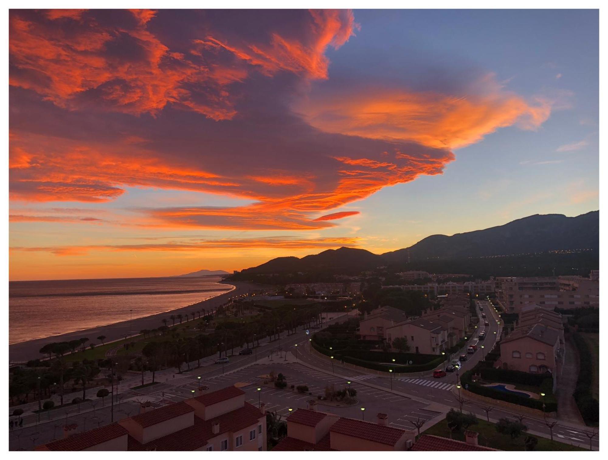 Con Terraza, Vistas Playa Y Montana